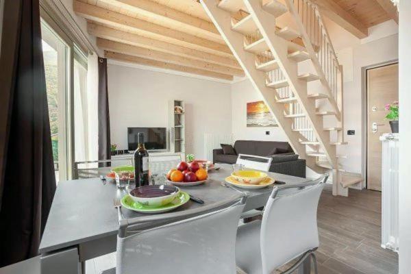 Appartamento Grande Terrazza Vista Lago Parzanica 外观 照片
