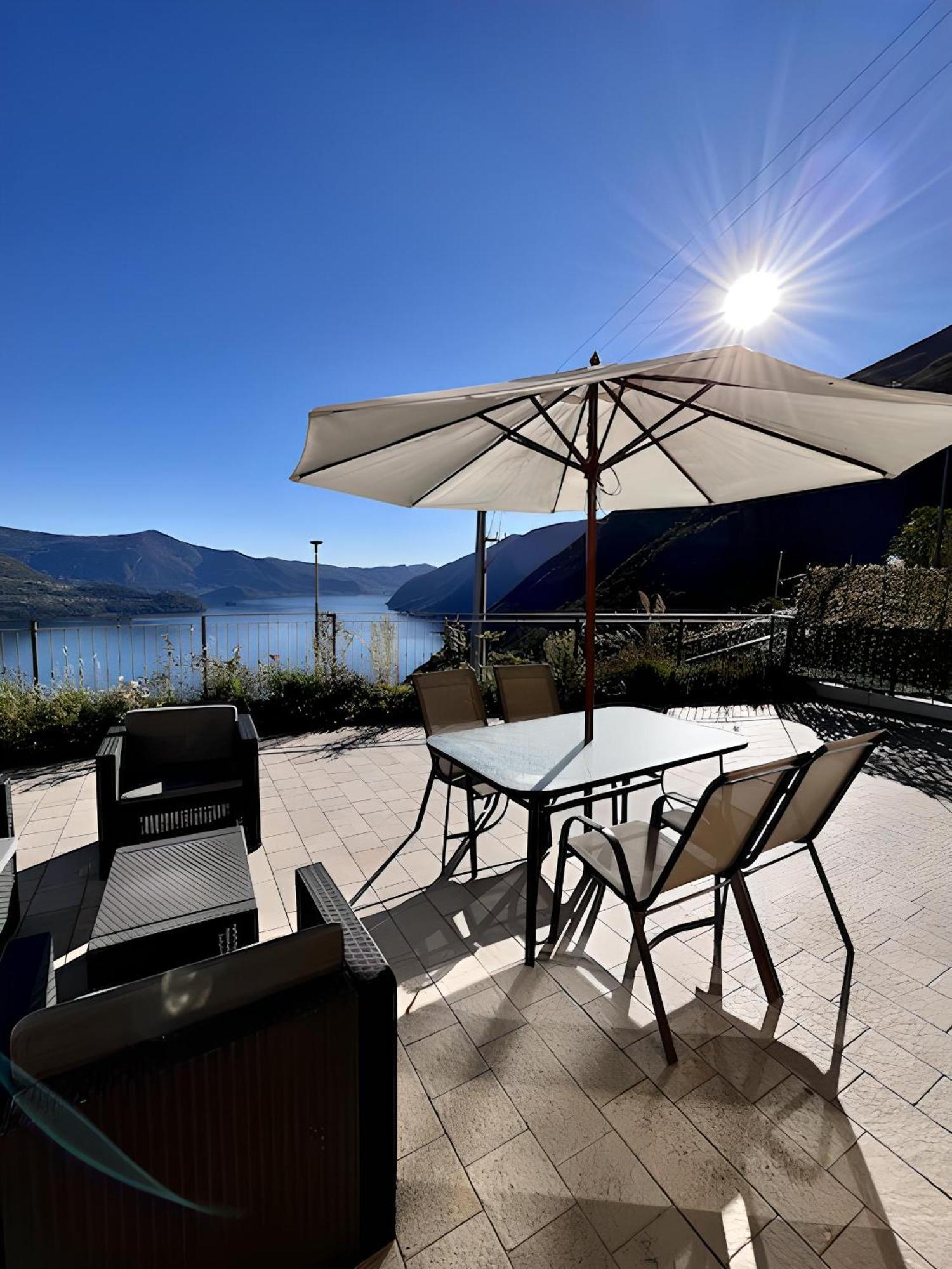 Appartamento Grande Terrazza Vista Lago Parzanica 外观 照片
